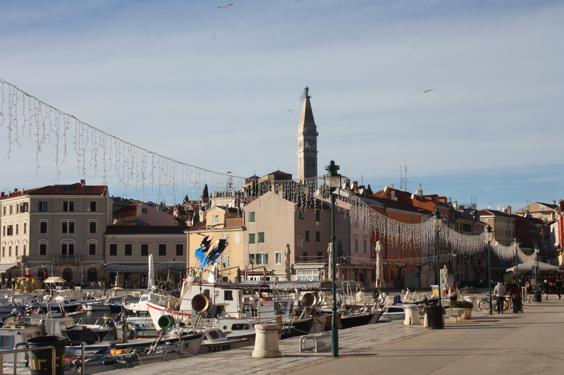 IMAMO SVE DETALJE! U Rovinj stiže dječji vrtuljak, a u subotu kreću i vožnje Božićnim vlakićem